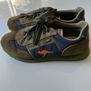 KangaROOS army green and navy.